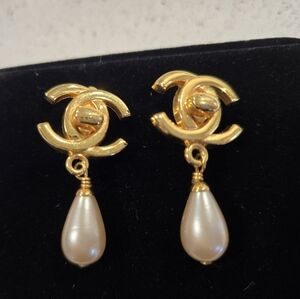 CHANEL Gold and Cream Pearl Earrings